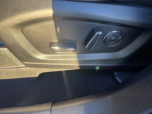 Used 2020 Ford Explorer Platinum w/ Premium Technology Package image 10