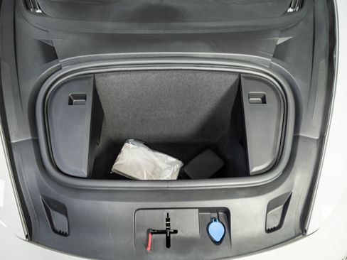 Certified 2024 Porsche Taycan RWD image 34