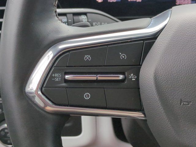 Used 2025 Chevrolet Suburban Premier AWD/4WD image 23
