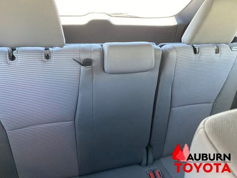 Used 2022 Toyota Highlander LE AWD/4WD image 26