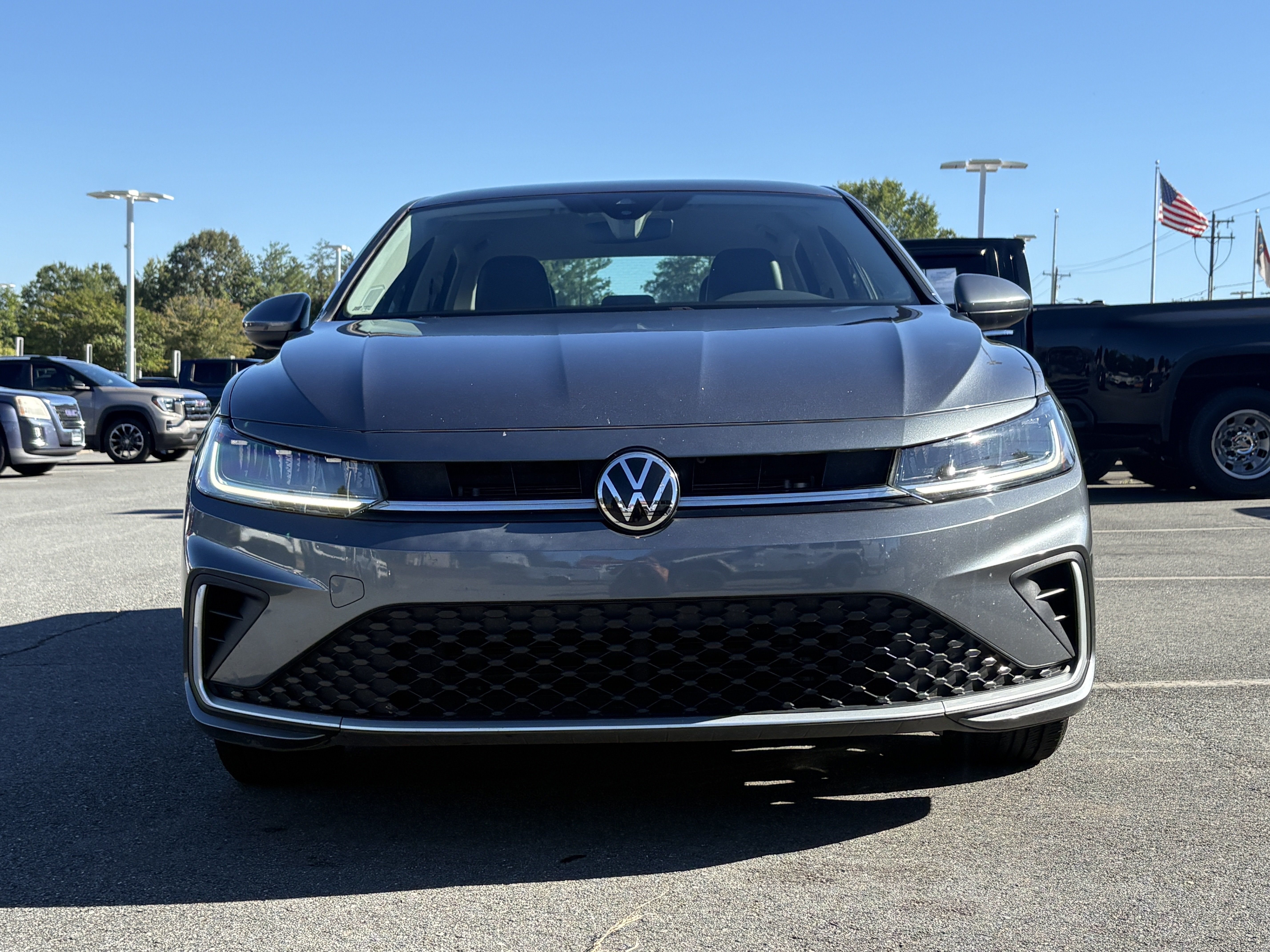 Used 2025 Volkswagen Jetta SE FWD image 7