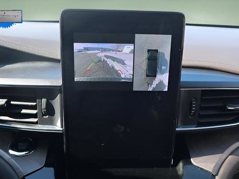 Used 2023 Ford Explorer Platinum w/ Premium Technology Package image 19