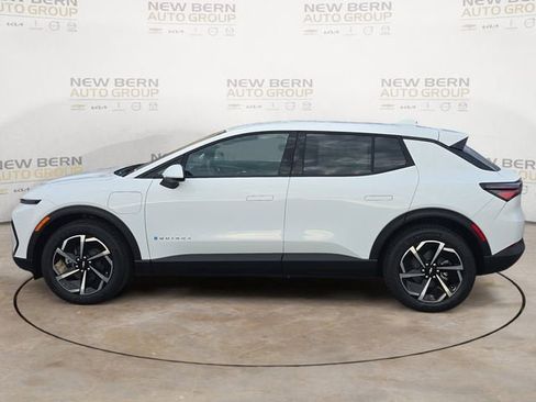 New 2026 Chevrolet Equinox EV LT FWD image 2