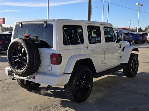 Used 2022 Jeep Wrangler Unlimited Sahara image 40