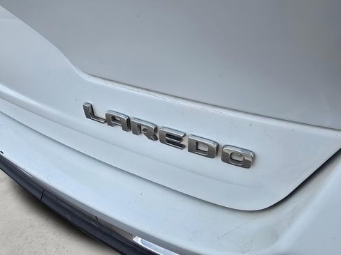 Used 2024 Jeep Grand Cherokee Laredo AWD/4WD image 11