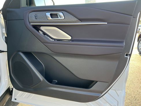 New 2026 Ford Explorer Platinum image 19