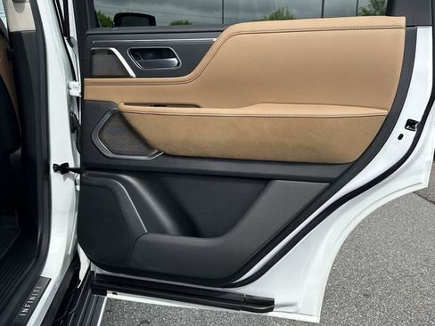 Used 2025 INFINITI QX80 Sensory AWD/4WD image 18