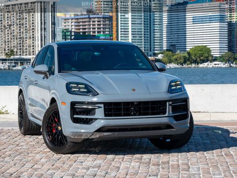 Used 2024 Porsche Cayenne S image 2