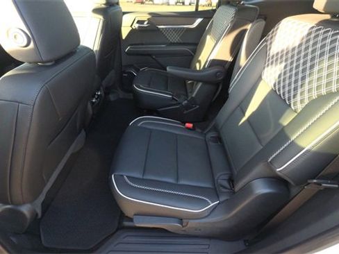 Used 2025 GMC Acadia Denali image 17