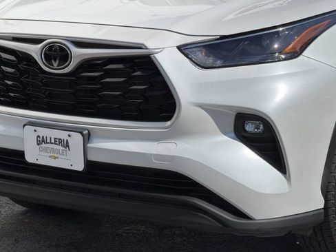 Used 2022 Toyota Highlander XLE FWD image 7