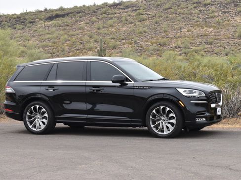 Used 2020 Lincoln Aviator Grand Touring w/ Equipment Group 302A AWD/4WD image 3