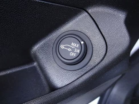 Used 2024 GMC Terrain SLT image 12