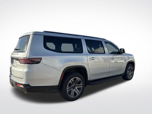 Used 2024 Jeep Wagoneer L Series II w/ Flexible Seating Group image 9