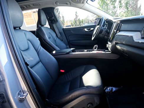 Used 2025 Volvo XC60 B5 Plus image 33