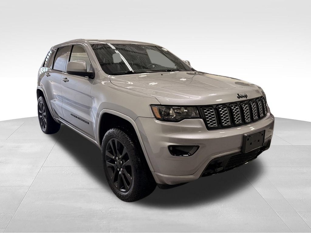 Used 2018 Jeep Grand Cherokee Altitude AWD/4WD image 7