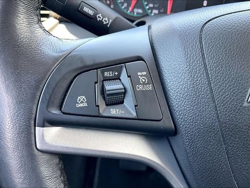 Used 2022 Chevrolet Trax LT w/ LT Convenience Package AWD/4WD image 18