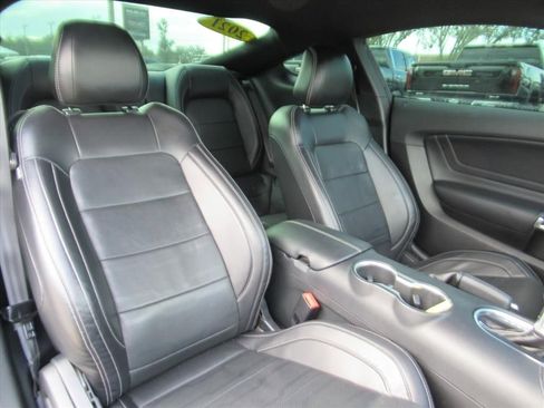 Used 2021 Ford Mustang GT Premium w/ Equipment Group 401A image 8