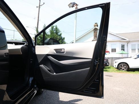 Used 2022 Toyota Corolla LE FWD image 32