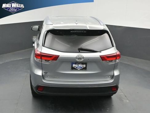 Used 2019 Toyota Highlander XLE image 14