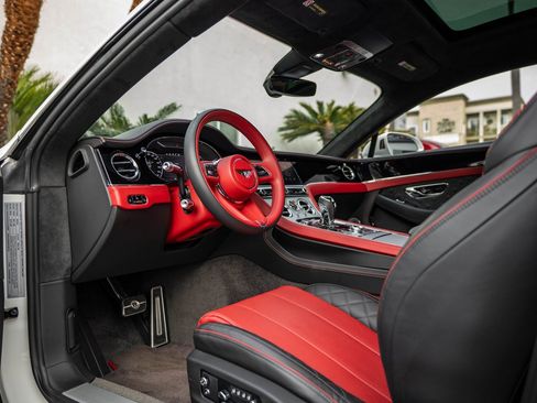 Used 2022 Bentley Continental GT image 2