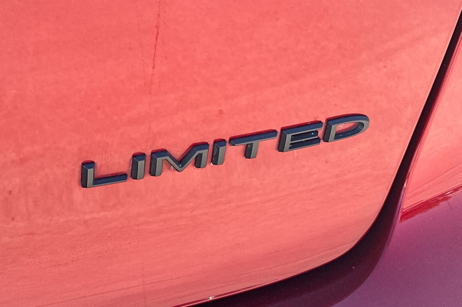 Used 2025 Chrysler Pacifica Limited FWD image 28