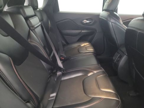 Used 2019 Jeep Cherokee Trailhawk w/ Comfort/Convenience Group image 19