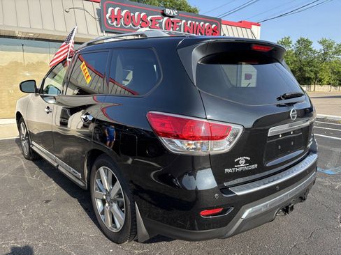 Used 2016 Nissan Pathfinder Platinum image 2
