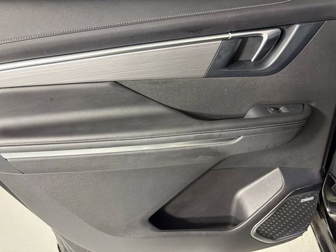 Used 2025 Buick Enclave Preferred image 35