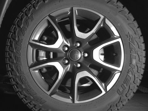 Used 2025 Jeep Compass Trailhawk AWD/4WD image 12