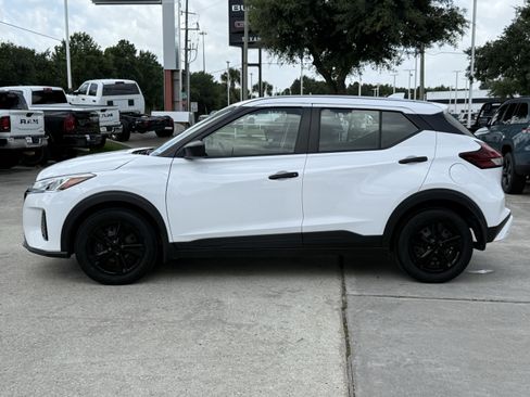 Used 2024 Nissan Kicks S FWD image 9