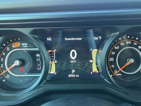 Used 2024 Jeep Wrangler Unlimited Rubicon w/ XTREMEE 35" Tire Package image 12