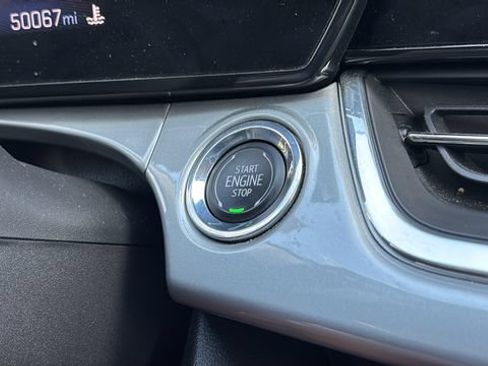 Used 2025 Chevrolet Trax LT FWD image 29