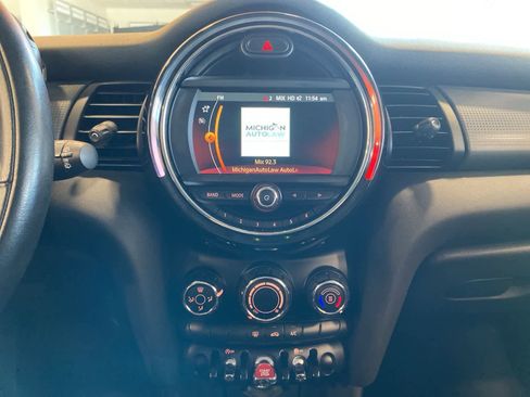 Used 2019 MINI Cooper 2-Door Hardtop image 12