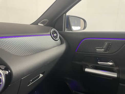 Used 2025 Mercedes-Benz GLA 250 image 12