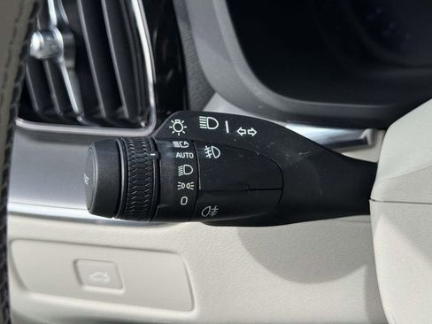 Used 2023 Volvo XC60 B5 Core w/ Climate Package AWD/4WD image 24