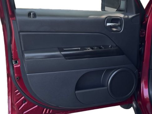 Used 2014 Jeep Patriot Latitude AWD/4WD image 14