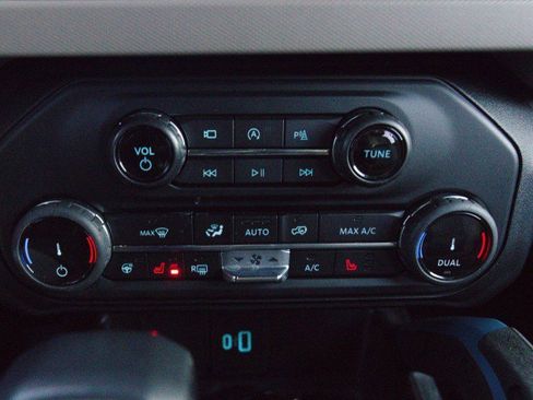 Used 2022 Ford Bronco Wildtrak image 22