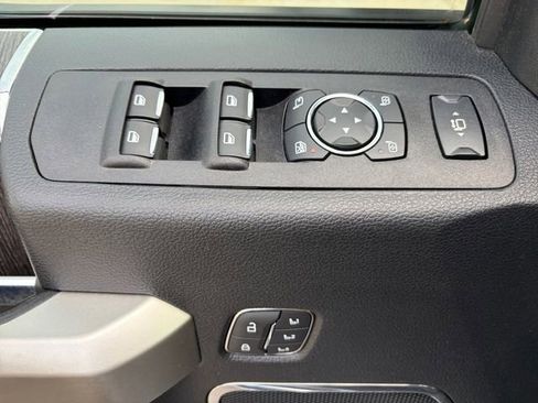 Used 2021 Ford F250 Lariat w/ Lariat Ultimate Package image 4