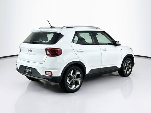 Used 2025 Hyundai Venue SEL FWD image 9