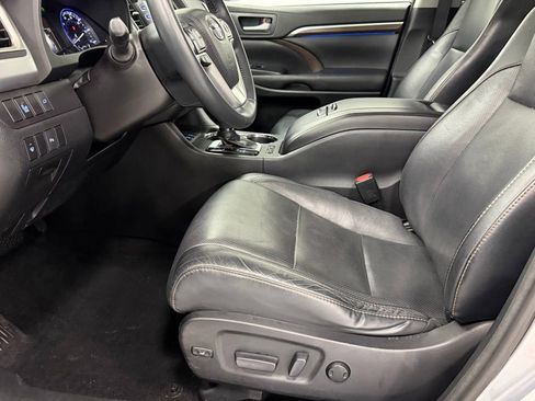 Used 2016 Toyota Highlander Limited image 12