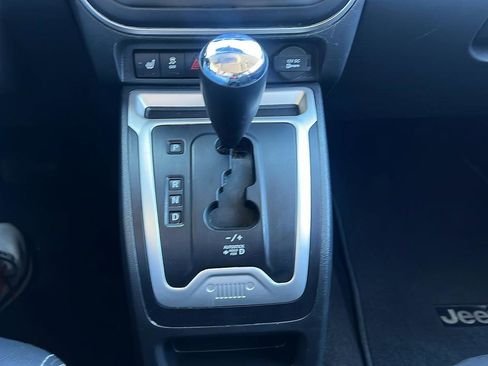 Used 2016 Jeep Compass Latitude image 18