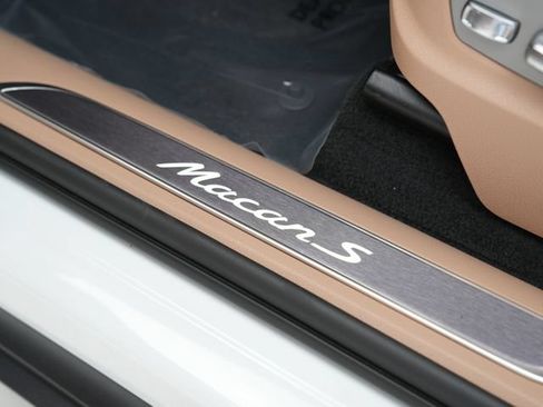 Certified 2025 Porsche Macan S AWD/4WD image 14