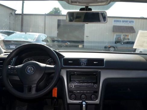 Used 2013 Volkswagen Passat 2.5 S image 29