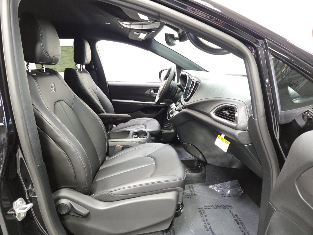 New 2026 Chrysler Pacifica Select w/ S Appearance Package FWD image 10