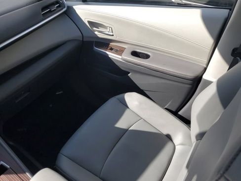 Used 2023 Toyota Sienna XLE image 8