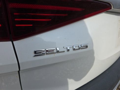 Used 2021 Kia Seltos SX image 38