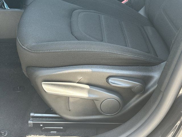 Used 2020 Jeep Renegade Latitude FWD image 11