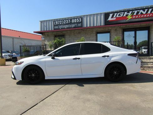 Used 2021 Toyota Camry SE FWD image 2
