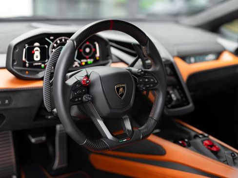 Used 2026 Lamborghini Revuelto AWD/4WD image 33