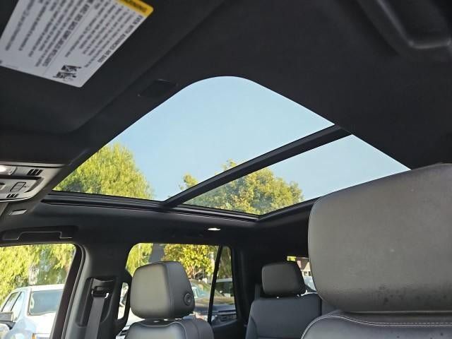 Used 2022 Chevrolet Tahoe LT w/ LT Signature Plus Package RWD image 18